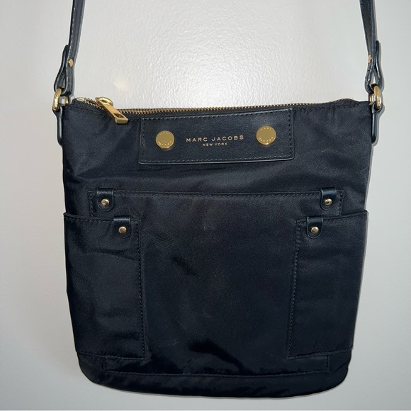 Marc Jacobs Black Nylon Crossbody Bag Purse Zipper Closure Gold Tone Hardware - Picture 3 of 12